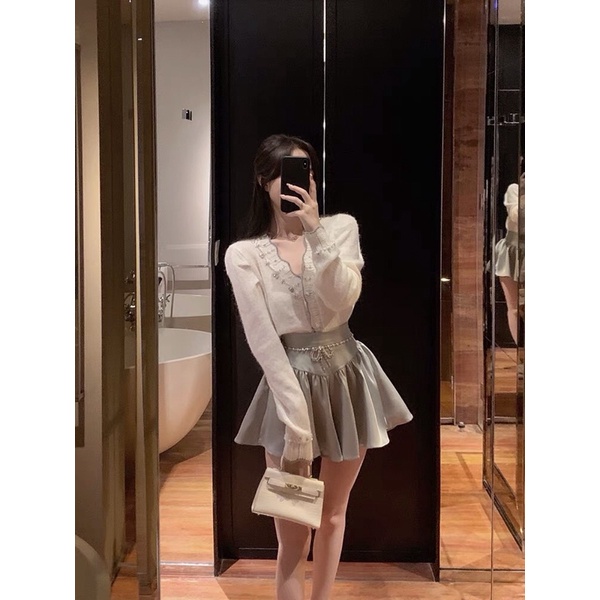 Set áo sơ mi len dệt kim đính đá phối chân váy xoè tiểu thư