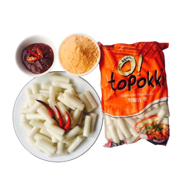 Combo 1 kg tokbokki kèm nước sốt, và bột phô mai Hàn quốc