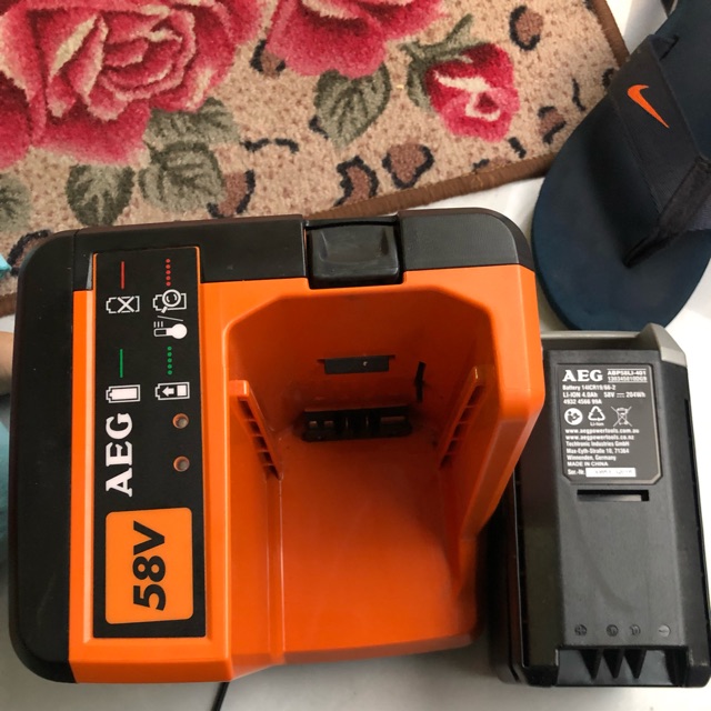 Pin sạc aeg 58v new