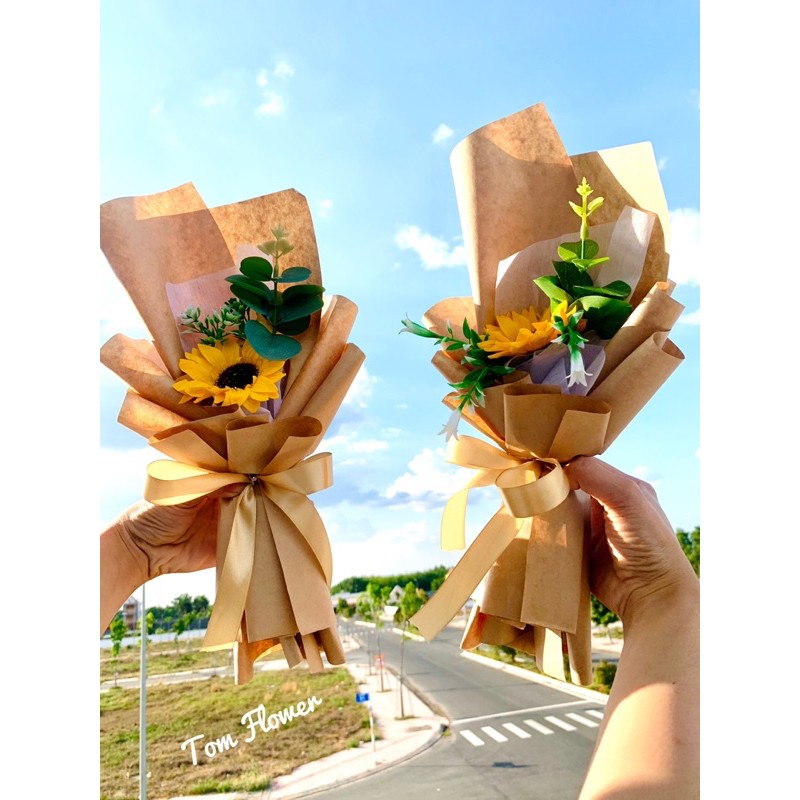 Bó hoa Hướng Dương 1 bông kèm lá táo hình shop tự chụp
