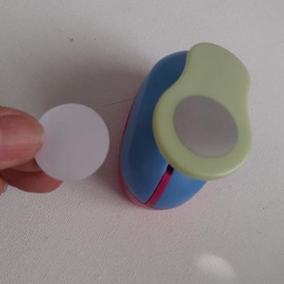 Bấm giấy dập hoa hình lỗ tròn