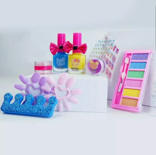 Đồ chơi trang điểm sơn móng tay cho bé