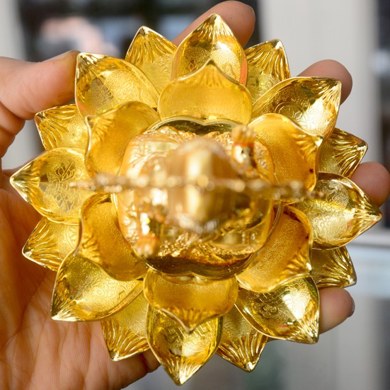 Tượng ngài Quan Thế Âm hai mặt ngồi đài sen đặt xe hơi cao 12cm-Tặng kèm nước hoa