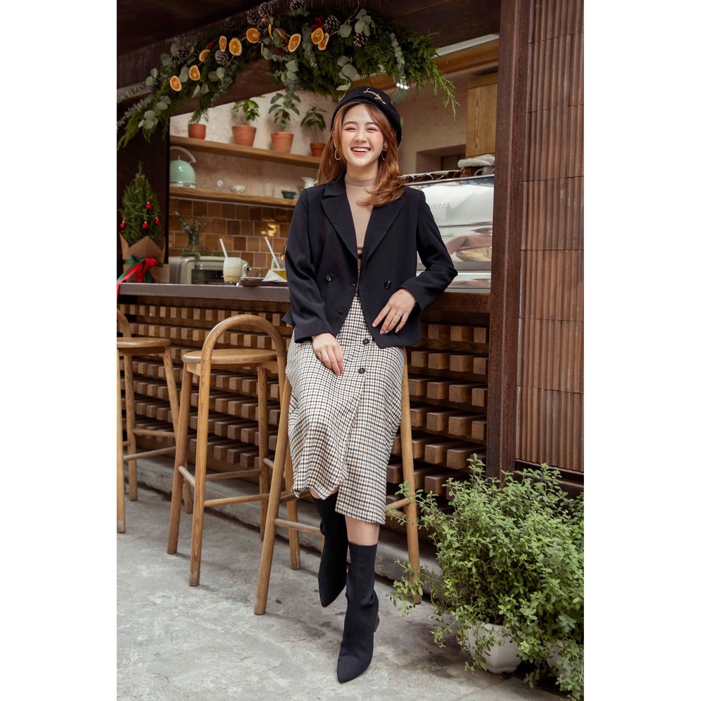 [Mã FASHION10KP giảm 10K đơn 50K] Chân váy midi karo vàng phối khuy đen đai bọc 0CV2032 ADORE DRESS | BigBuy360 - bigbuy360.vn