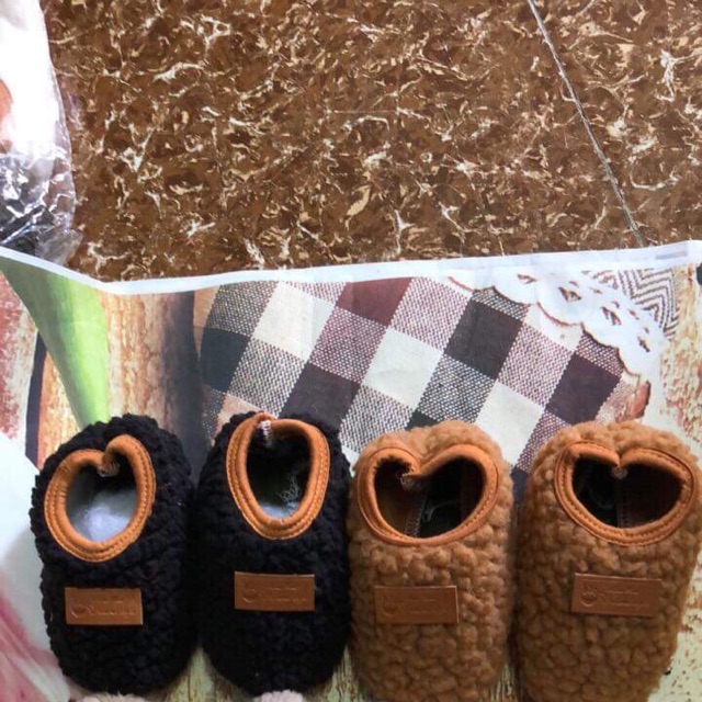Set 4 đôi giày cừu cho bé