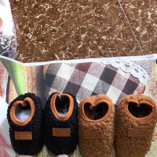 Set 4 đôi giày cừu cho bé