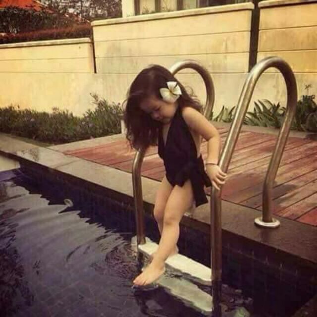 Bộ bơi sọc và chấm bi nay có thêm các màu