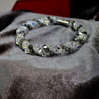 Vòng tay pha lê Swarovski Thanh long trắng khói
