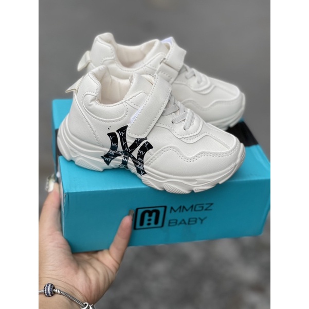 Giày thể thao Nyy