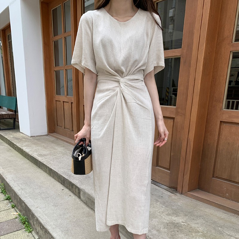 Đầm chic ngắn tay xoắn eo dáng suông hai màu xanh be Hàn Quốc