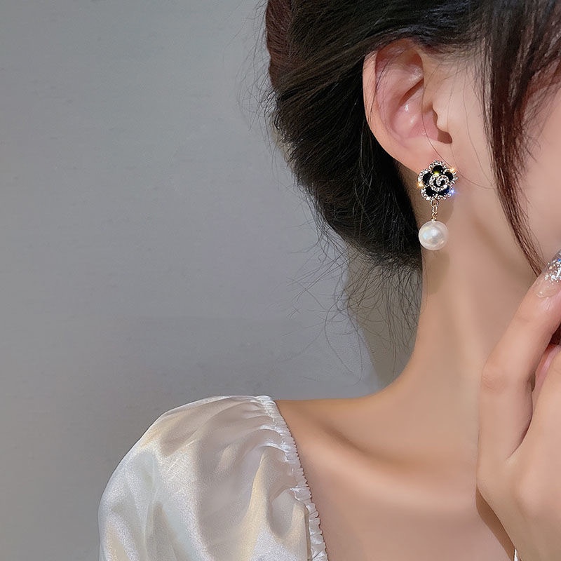 Khuyên Tai Hoa Trà Đính Đá Và Ngọc Trai Thời Trang