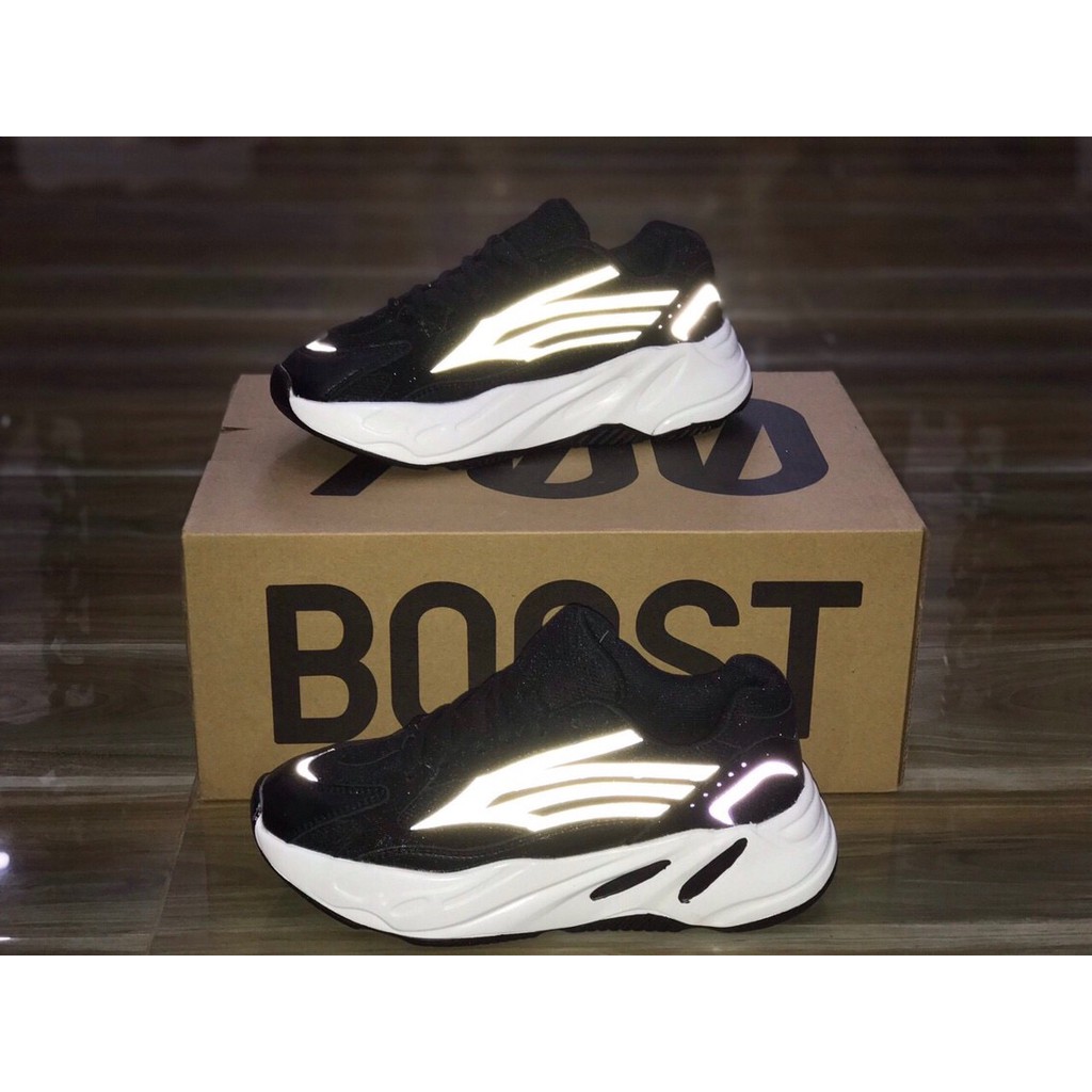 Giày Sneaker v2 700 Đen Trắng Phản Quang