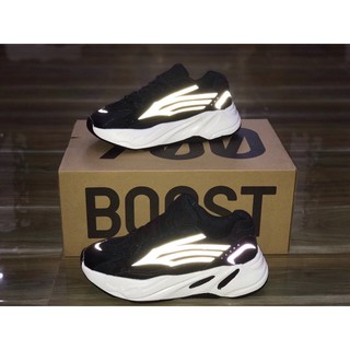 Giày Sneaker v2 700 Đen Trắng Phản Quang