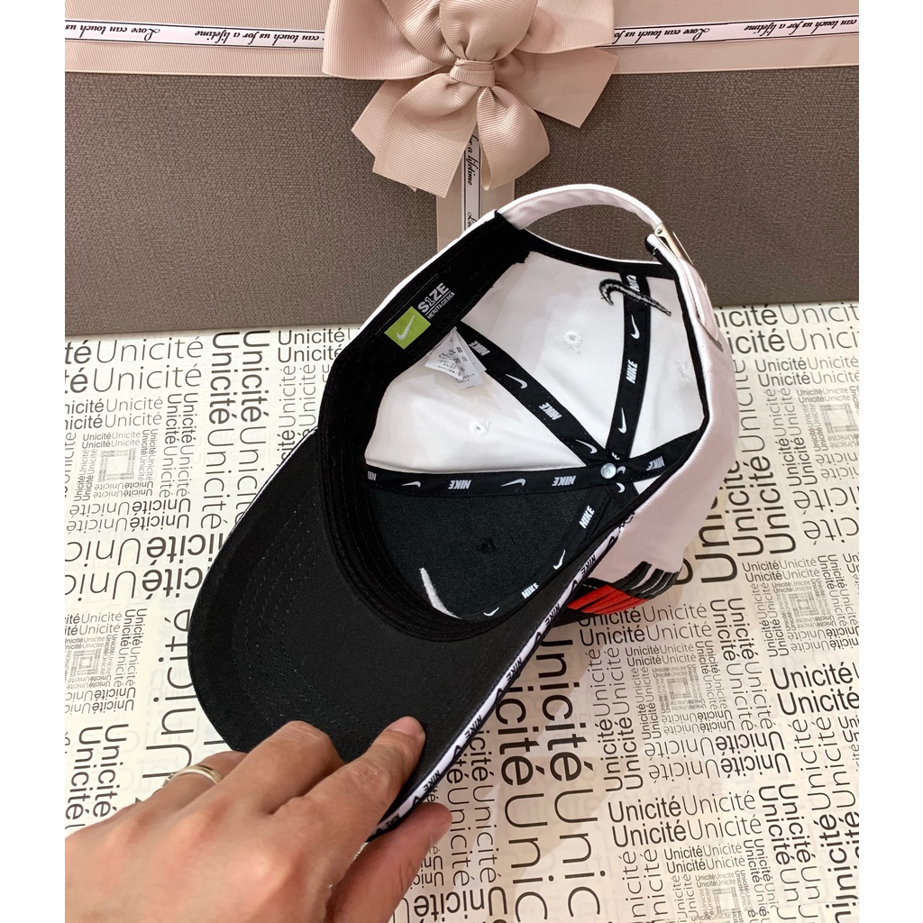 MŨ , Nón Nike Kaki trắng đen logo thêu nổi cao cấp