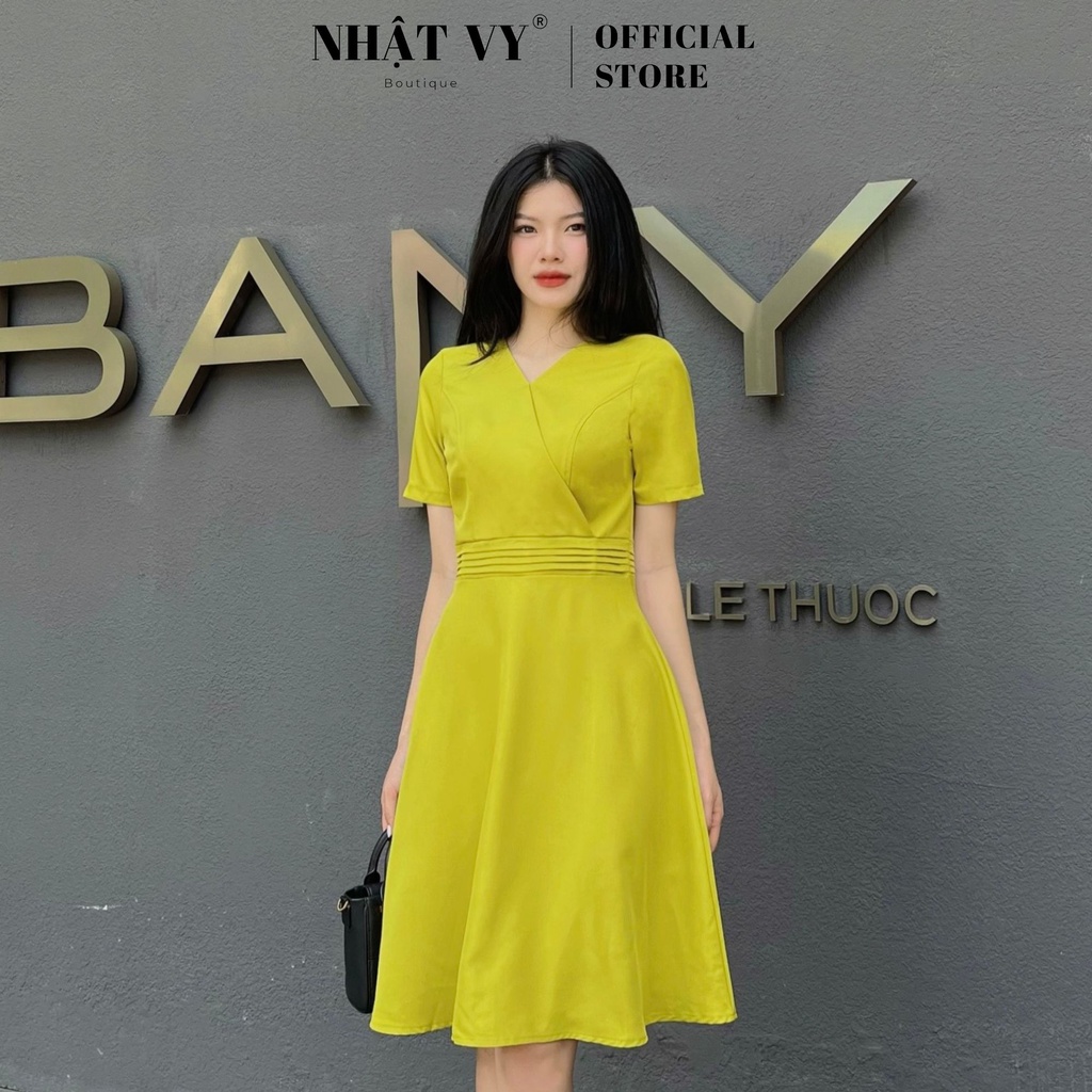 Đầm công sở Nhật Vy tay ngắn cổ v xếp ly eo dáng xoè màu xanh bơ đỏ đen chất cotton phù hợp đi chơi - D2453