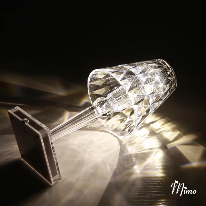 Đèn trang trí phòng ngủ để bàn trong suốt với 3 chế độ ánh sáng lung linh phong cách tân cổ điển