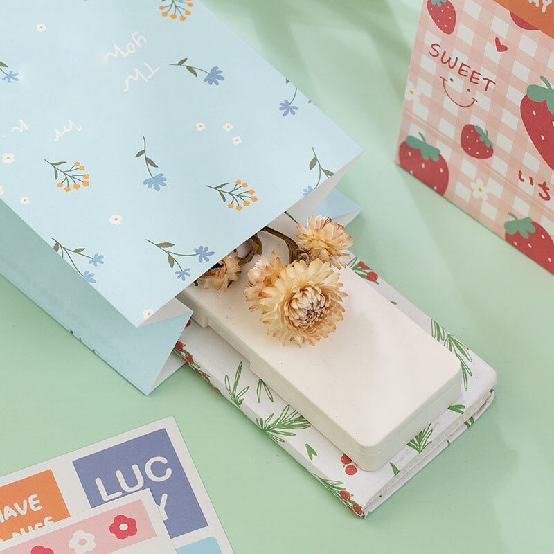 Set 8 túi giấy đựng quà in hình dễ thương