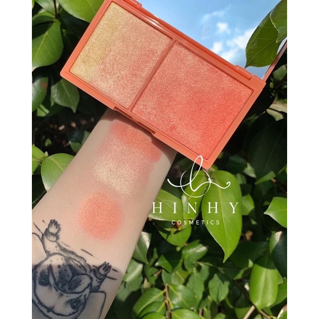 Phấn nhũ bắt sáng &amp; má hồng Revolution Peach and Glow