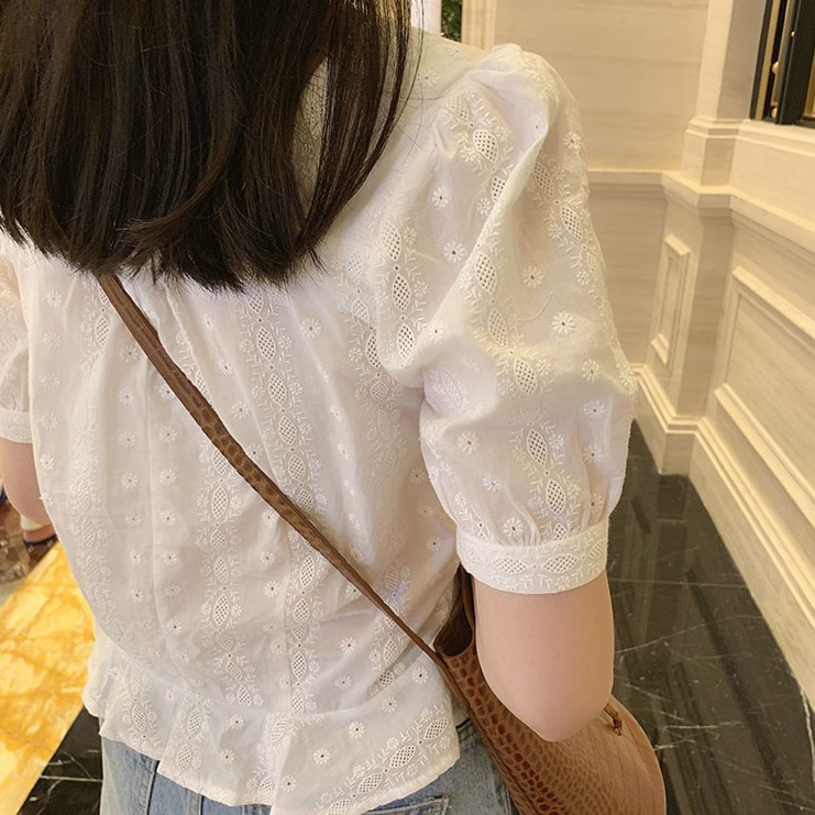 Áo croptop cổ vuông tay phồng thêu họa tiết hoa thời trang mẫu 34618 | BigBuy360 - bigbuy360.vn