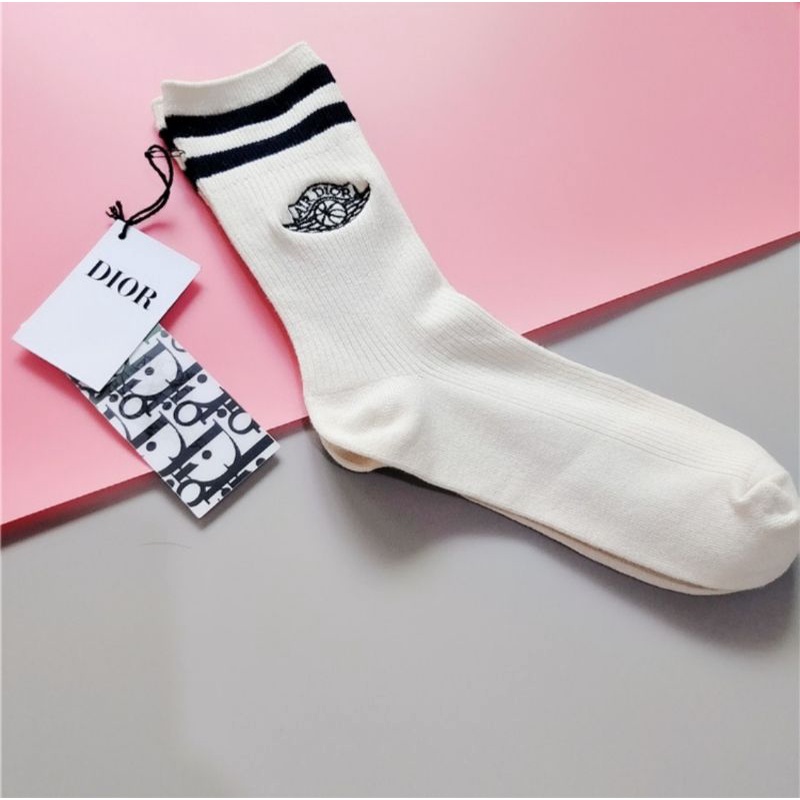 Vớ thêu hoạ tiết Dior thời trang