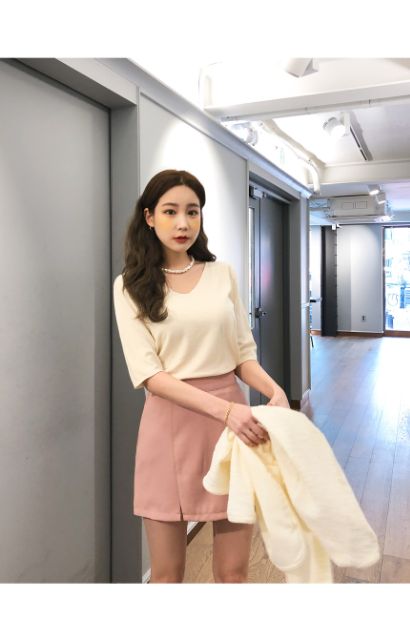 M20-Chân váy chữ A hồng phấn xẻ 2 vạt trước | BigBuy360 - bigbuy360.vn