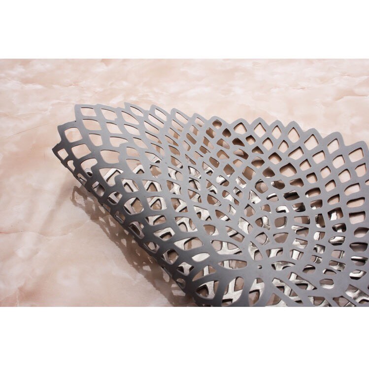 Tấm lót bàn ăn, lót lọ hoa, placemat, nhựa dẻo màu bạc và vàng, đường kính 38cm, xinh, rẻ, tiện lợi