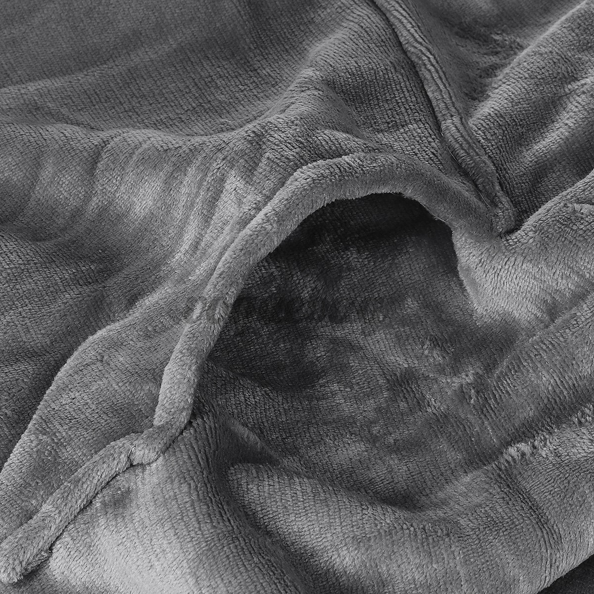 Áo nỉ ngoại cỡ có mũ trùm đầu rộng kiêm chăn lông siêu bông mịn ấm áp | BigBuy360 - bigbuy360.vn