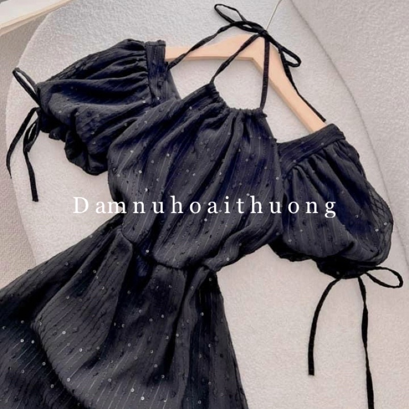 Đầm dự tiệc ren kim cương cổ yếm tay phồng tôn dáng