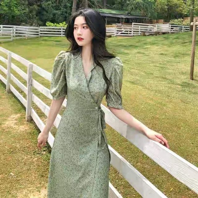 Đầm hoa xanh cổ chữ v