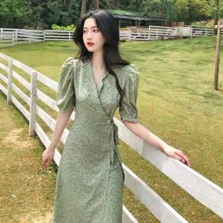 Đầm hoa xanh cổ chữ v