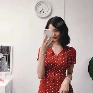 Váy chấm bi đỏ