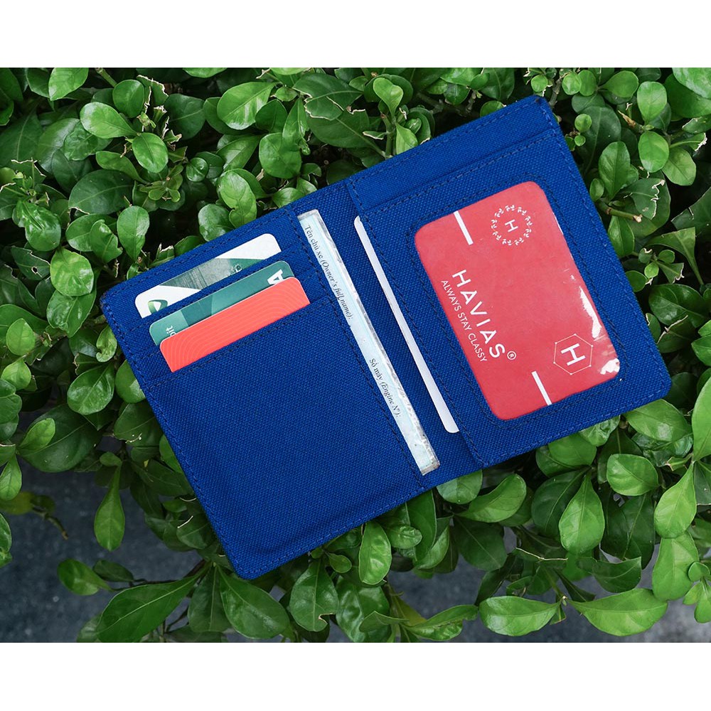 [Mã FAMALLT5 giảm 15% đơn 150k] Ví Vải Modern Fabric Vertical Wallet HAVIAS - Xanh Rêu Phối Đỏ