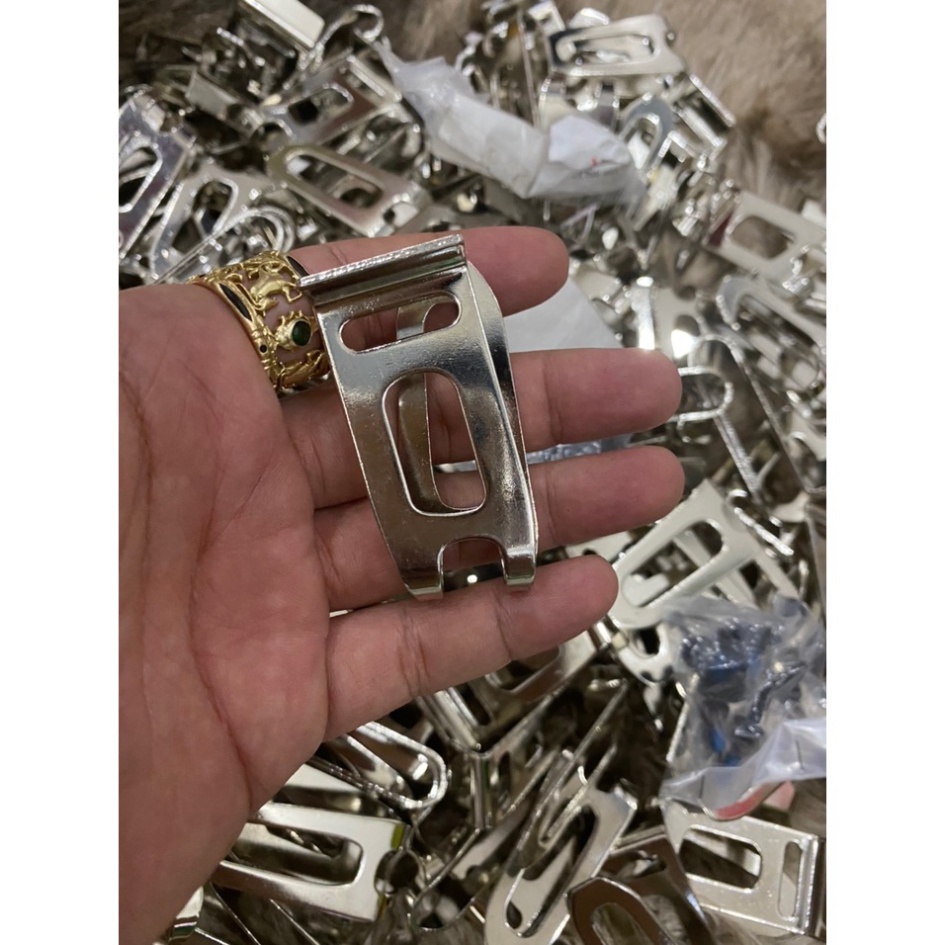 Móc treo máy khoan và vặn vít MAKITA 14.4V - 18V. treo máy vào thắt lưng hay túi đeo khi không sử dụng