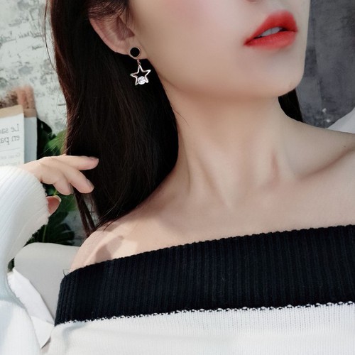 Bông Tai Nữ Ngôi Sao Đính Đá Nhân Tạo Titan Ko Đen TT 2715
