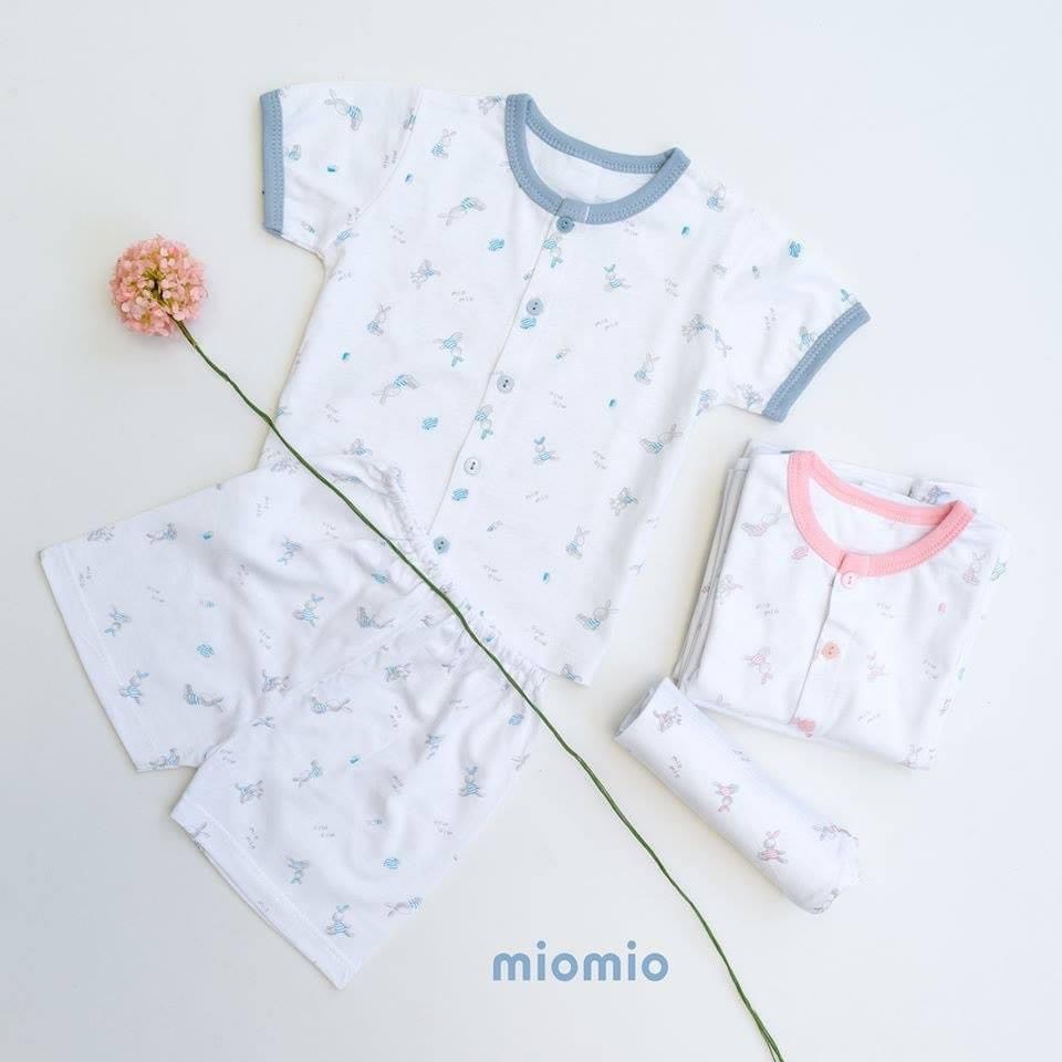 Bộ cộc tay cài thẳng Mio 2021 chất cotton mỏng cho bé từ sinh đến 6 tháng.