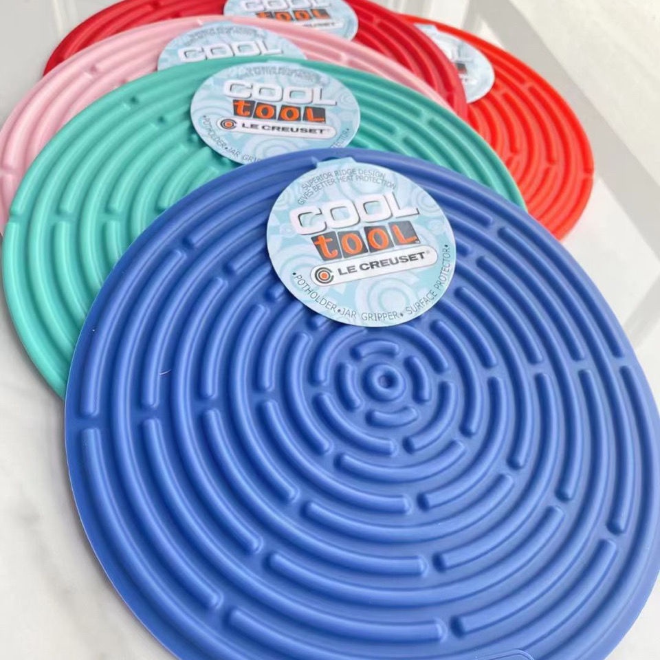 Đế lót nồi Le creuset đường kính 20cm, chất liệu silicone chịu nhiệt lên tời 250 độ C, dùng lót đế nồi gang cách nhiệt