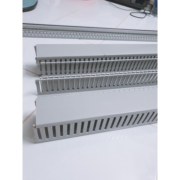 Máng nhựa đi dây điện, máng nhựa lắp tủ điện 25x25 - 25x45 - 33x33 - 33x45 - 45x45 - 45x65 - 65x65 dài 85cm