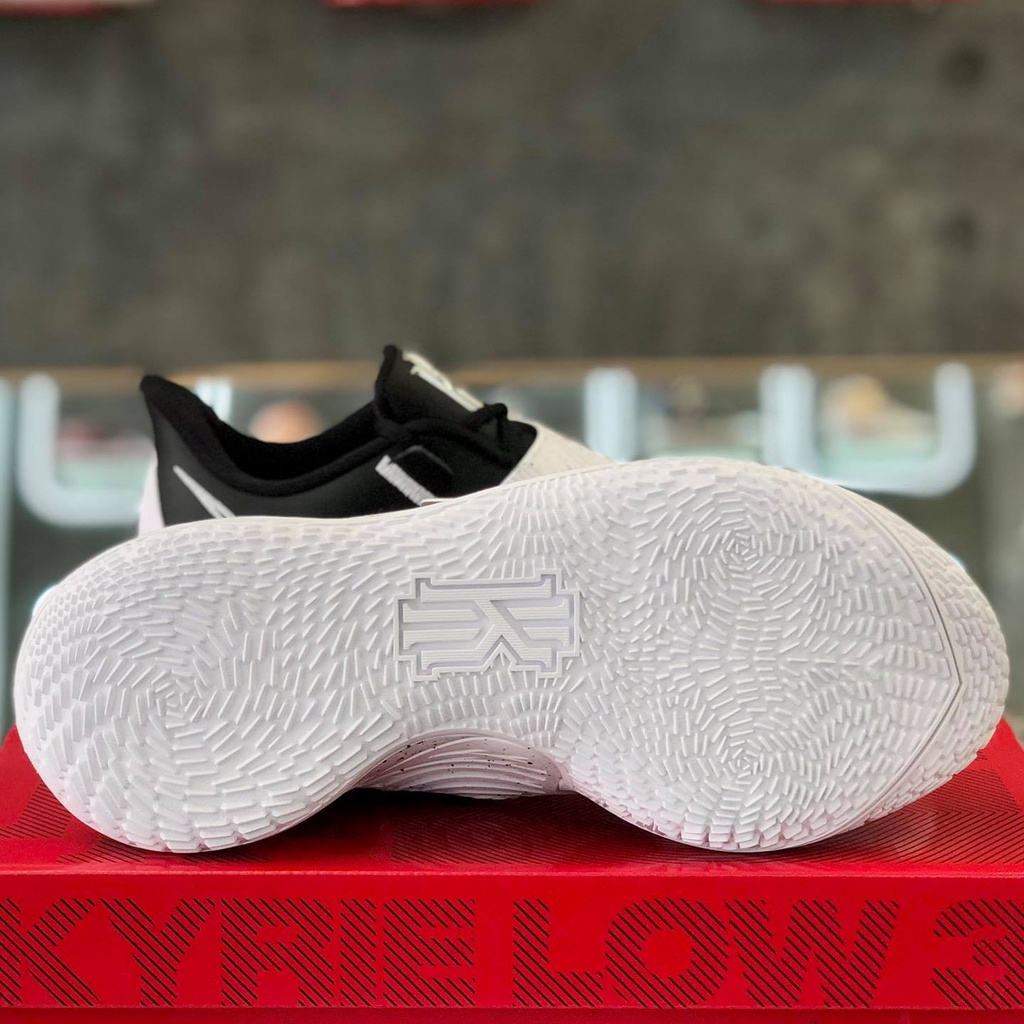 Giày chính hãng Nike Kyrie Low 3 'Team Black White' - CW6228 003