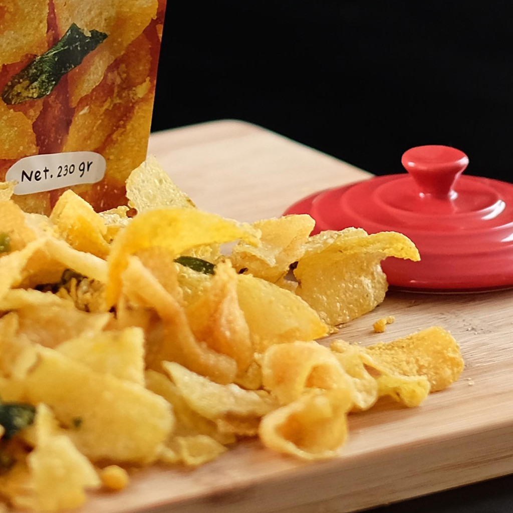 [Mã LTP50 giảm 50000 đơn 150000] Khoai tây trứng muối IRVINS - Salted Egg Potato Chips