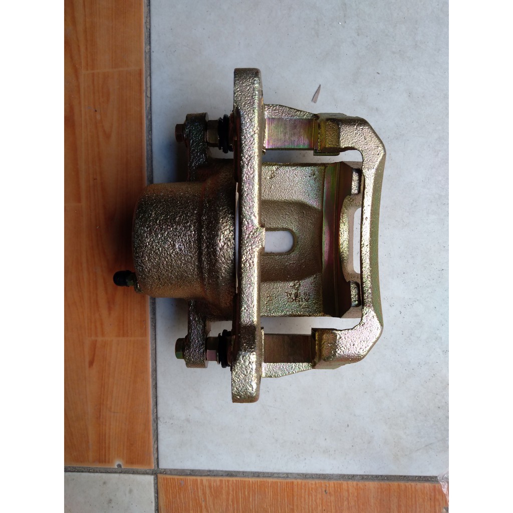 cụm gông phanh trước altis 2005