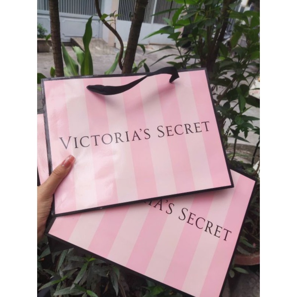 Túi giấy Victoria's secret kích thước 30*23*8