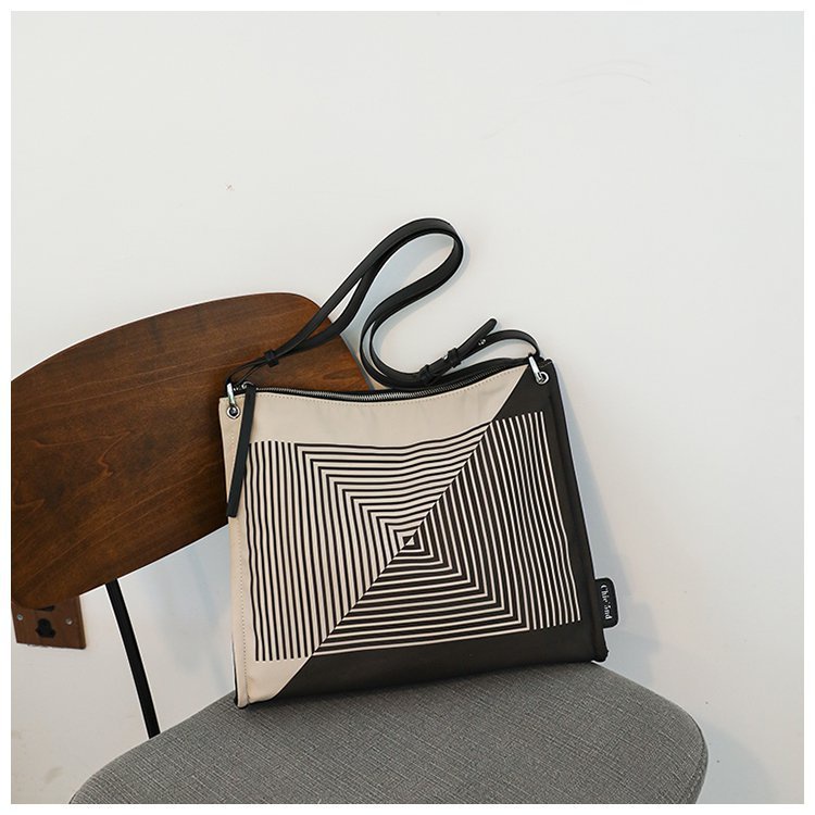 Túi đeo chéo vai bằng vải nylon thời trang dành cho nữ 2021