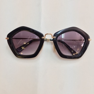 Kính mát MiuMiu đẳng cấp của nữ