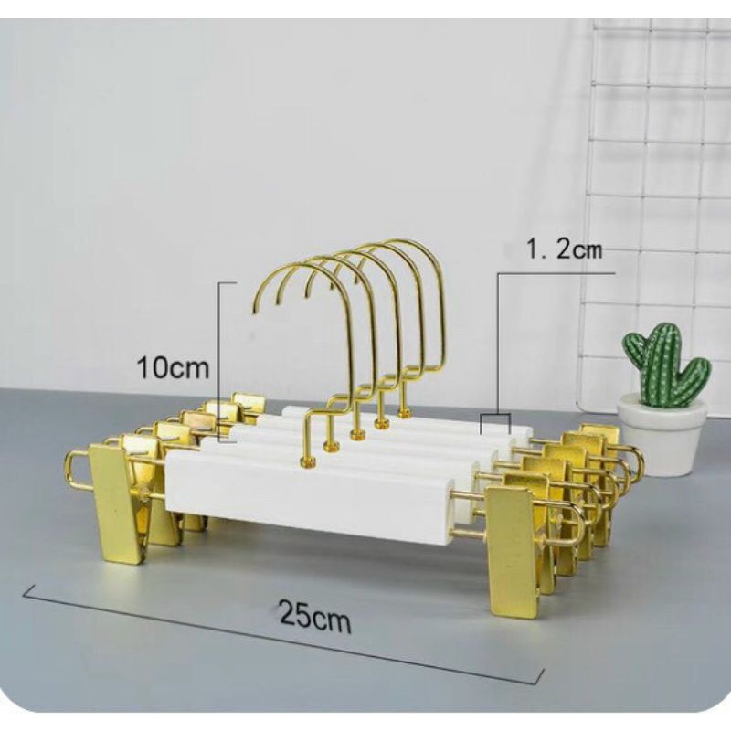 Móc treo quần áo trẻ em - kẹp gỗ trắng đầu kẹp và đầu móc mạ vàng,kích thước 25cm