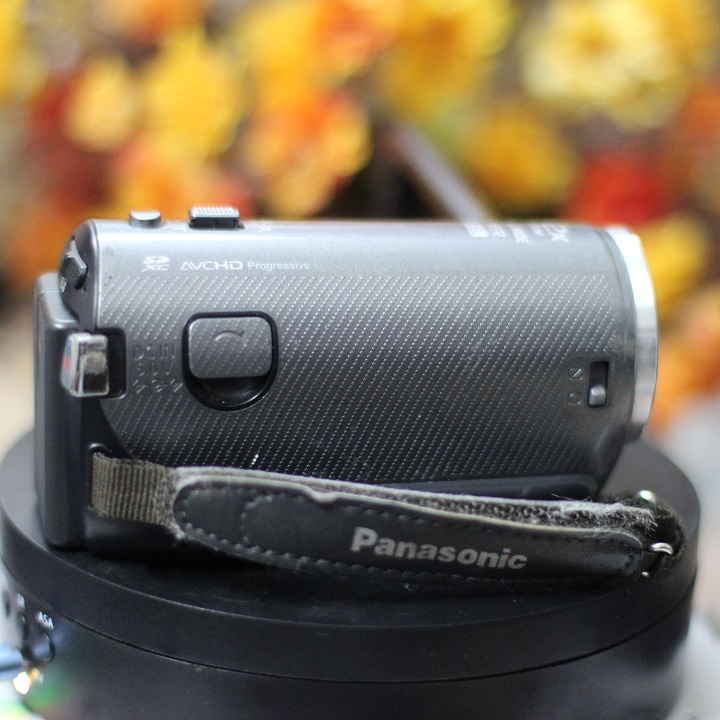 Máy quay phim Panasonic HDC-SD100 quay HD