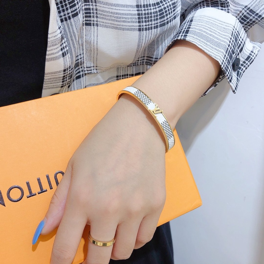 LOUIS VUITTON Lv Vòng Tay Họa Tiết Chữ LV LV Thời Trang Sang Trọng Cho Nữ