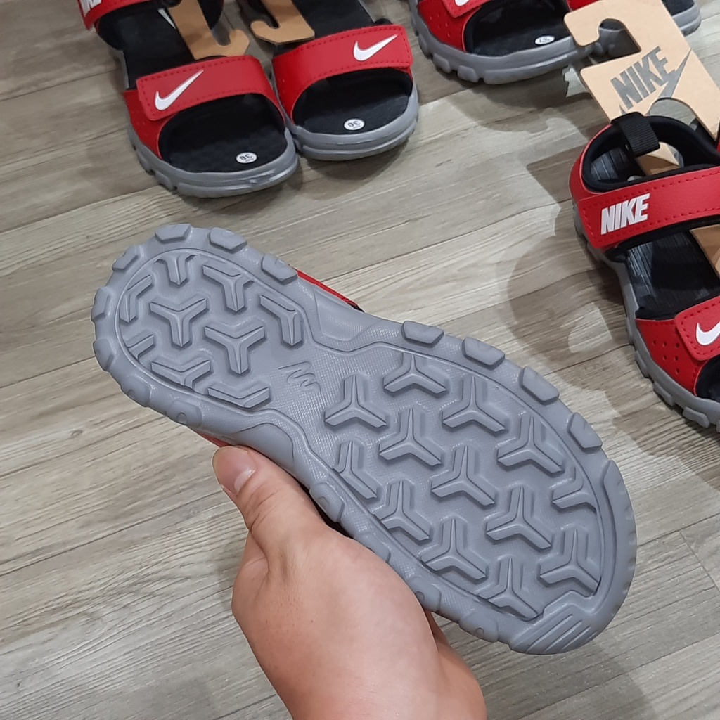 giày trẻ em quai hậu xăng đan nike màu đỏ