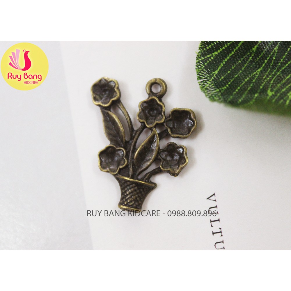 Cành lá kim loại, center đá đính hoa vải handmade