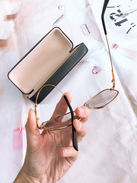 (Ảnh tự chụp) Kính Đổi Màu Mắt Chống tia UV Gọng Titan dẻo ko gãy | BigBuy360 - bigbuy360.vn