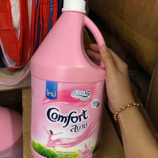 1 chai comfort thái 3600ml hồng